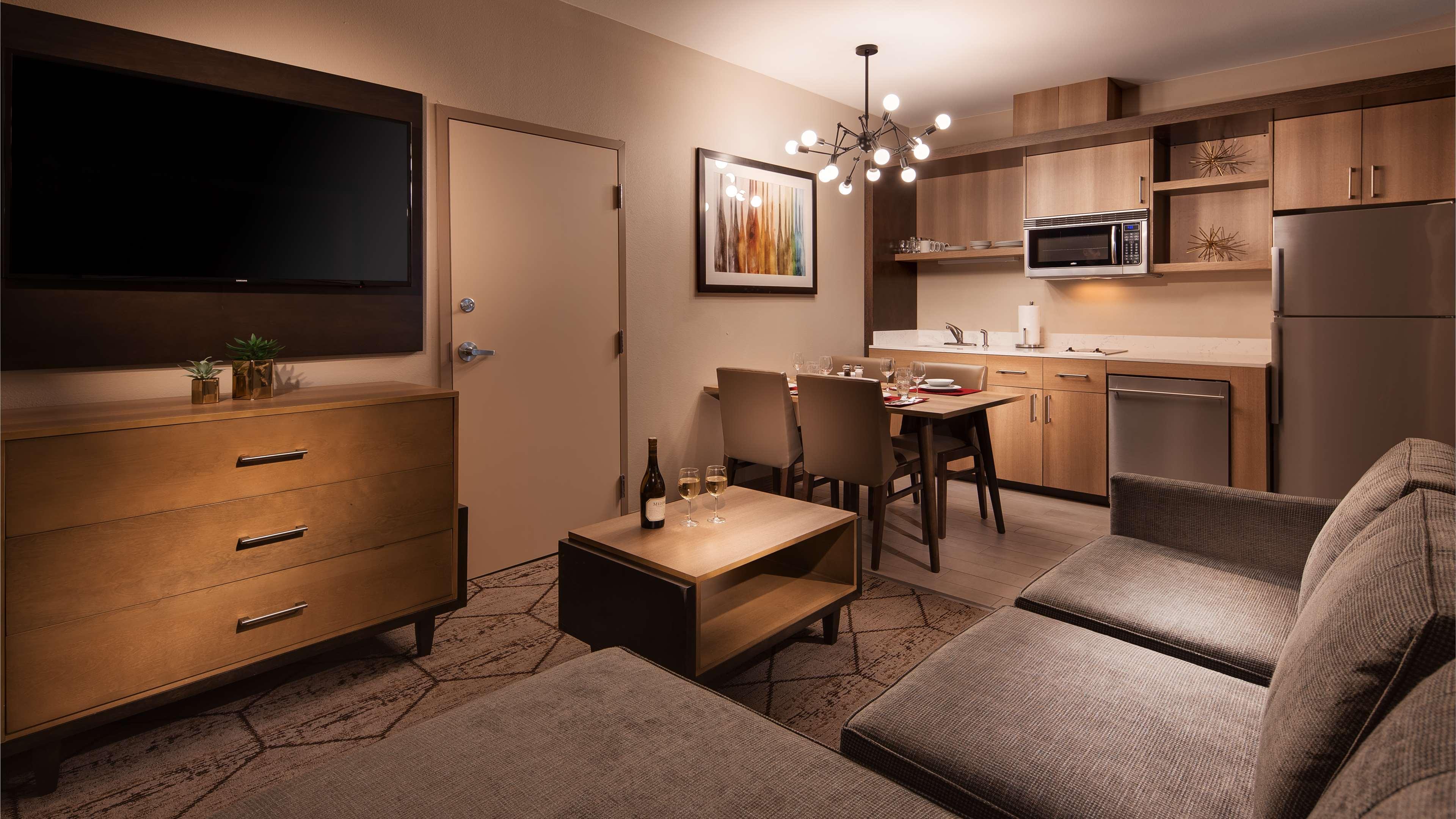 Best Western Plus Pleasanton Hotel Экстерьер фото