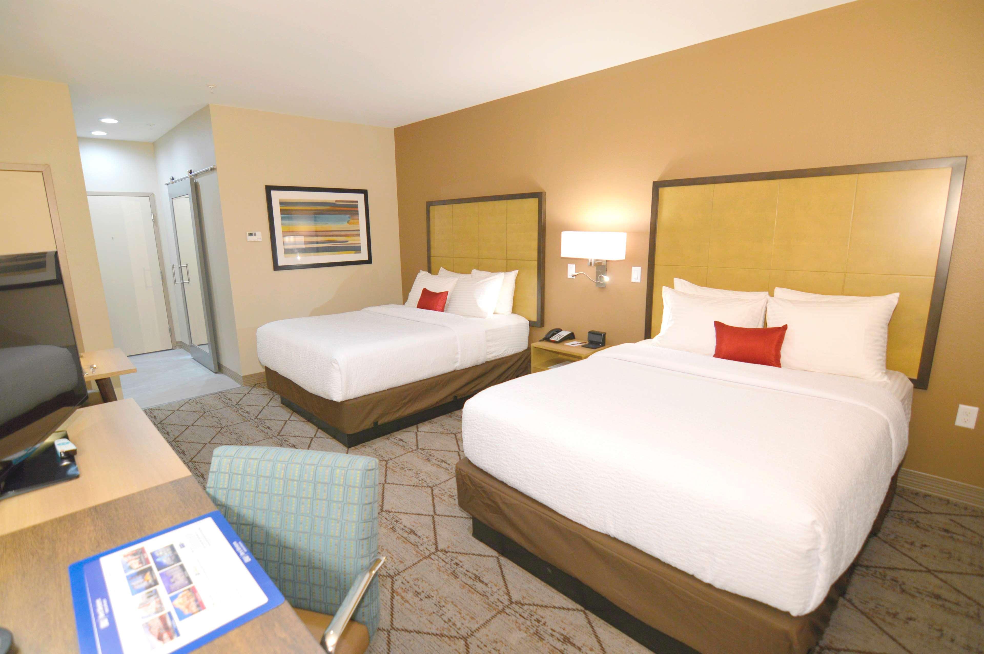 Best Western Plus Pleasanton Hotel Экстерьер фото