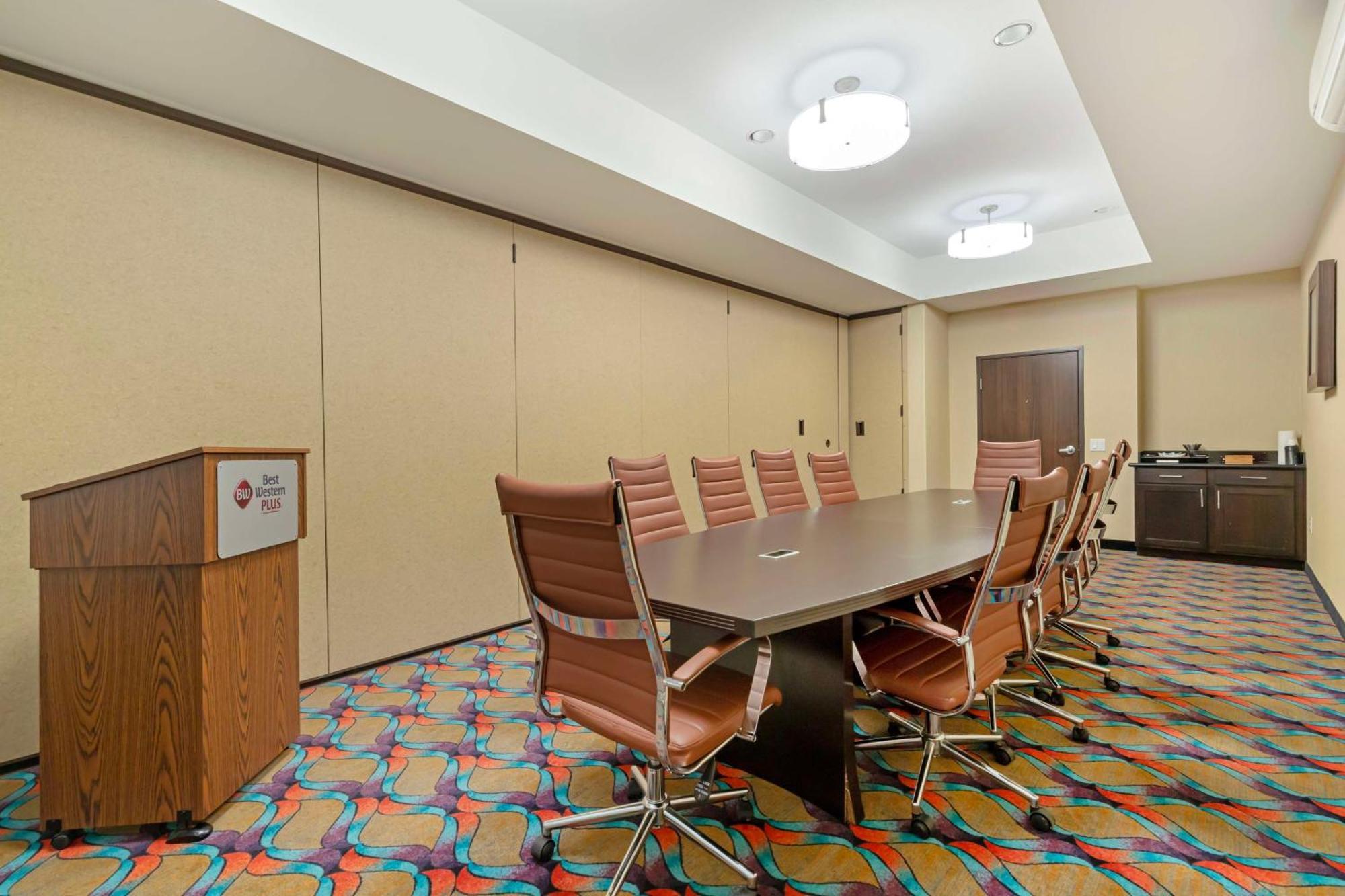 Best Western Plus Pleasanton Hotel Экстерьер фото